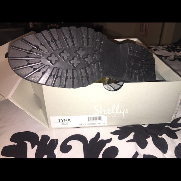 Boots - Picture 4 of 5